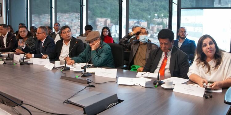 Empresarios y trabajadores acercan sus propuestas de incremento del salario mínimo para el 2025