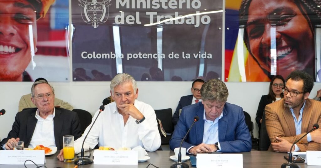 Jaime Alberto Cabal y Bruce Mac Master.