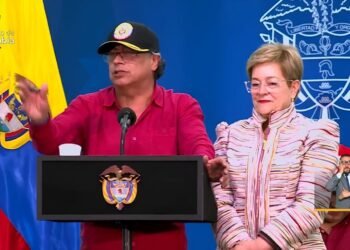 En rueda de prensa en Zipaquirá, el presidente decretó el aumento para el salario mínimo en 2025