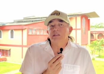 El director del DPS, Gustavo Bolívar, le entregó la carta al presidente Gustavo Petro.