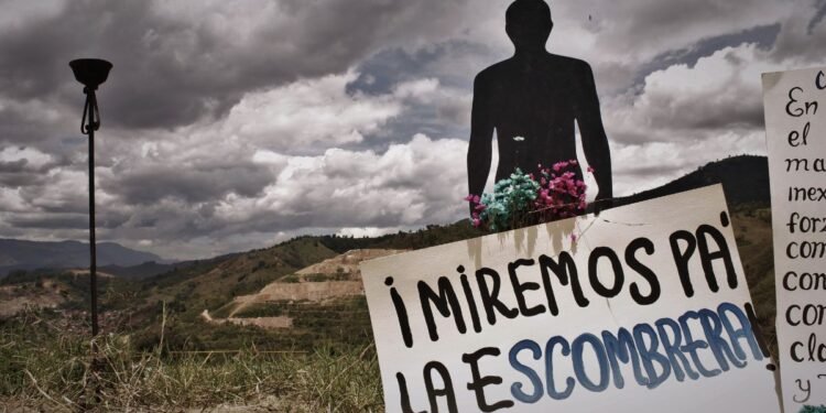 La organización Mujeres Caminando por la Verdad no ha cesado en la búsqueda de sus seres queridos. Foto: CJL.