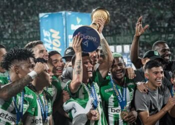 Nacional alzó la copa de la Liga BetPlay. El Rey de Copas sumó su estrella 18 y logró el bicampeonato de Copa y de Liga. Foto: cuenta oficial de X @nacionaloficial