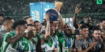 Nacional alzó la copa de la Liga BetPlay. El Rey de Copas sumó su estrella 18 y logró el bicampeonato de Copa y de Liga. Foto: cuenta oficial de X @nacionaloficial