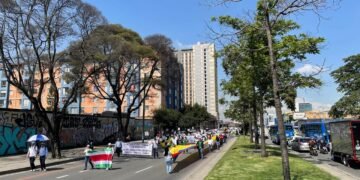 La calle 19 estuvo cerrada por protesta de los trabajadores de la Rama Judicial