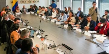 Centrales obreras y Acopi lanzaron sus cartas sobre la mesa en el pulso por el salario mínimo de 2025