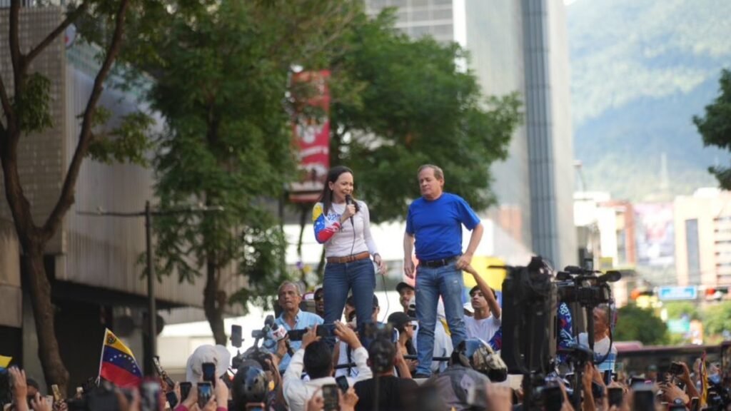 Los opositores María Corina Machado y Juan Pablo Guanipa reaparecieron en plaza pública. Foto: cuenta de X @MariaCorinaYA