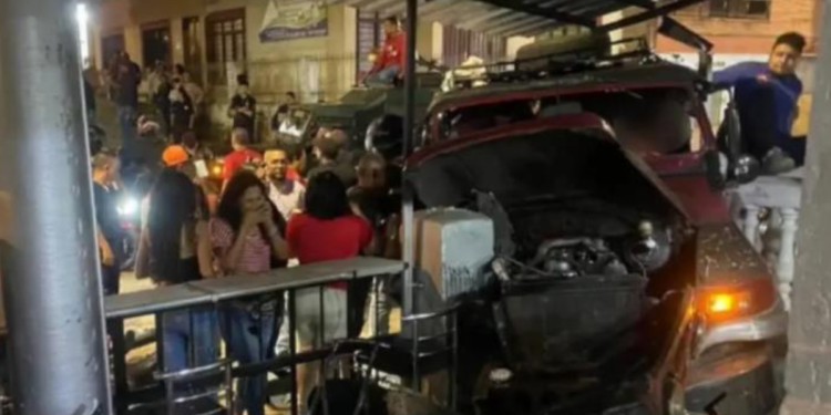 Fuerte choque de campero con billar deja cuatro heridos