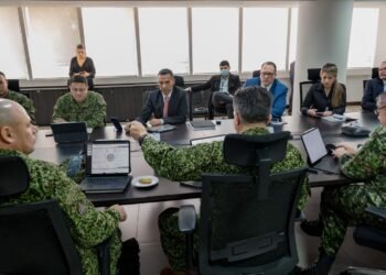 Nuevo Mindefensa hace empalme, mientras mandatarios locales lanzan SOS por la seguridad