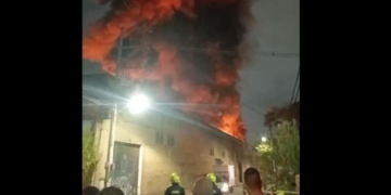 incendio en una fábrica de colchones causa pánico en Itagüí
