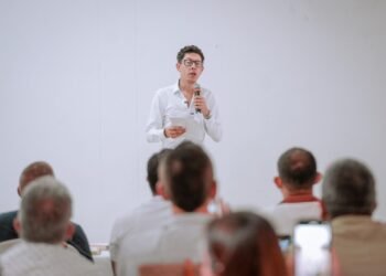 Se rajó el ministro de Educación: reprobó tesis de maestría