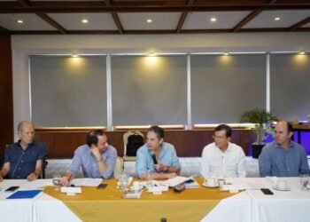 Vargas Lleras enfila baterías contra Petro: ¿empezó la campaña?