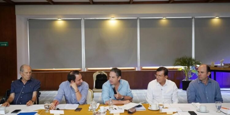 Vargas Lleras enfila baterías contra Petro: ¿empezó la campaña?