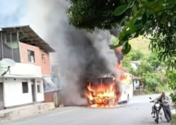 Bus atacado por el ELN