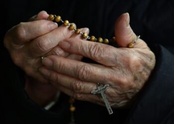 El papa Francisco dice estar “pasando un momento de prueba” con un físico “débil”