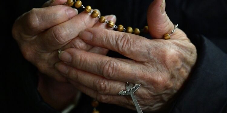 El papa Francisco dice estar “pasando un momento de prueba” con un físico “débil”