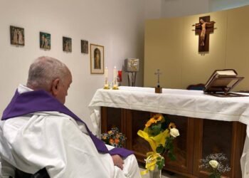 Primera foto del papa Francisco en el hospital: el mundo volvió a ver al pontífice después de 31 días