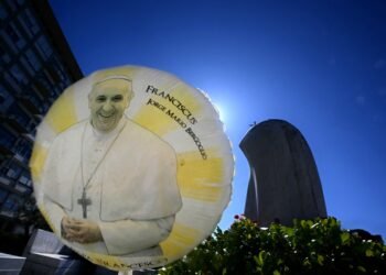 Desde el hospital, papa Francisco pide “desarmar las palabras, para desarmar las mentes y desarmar la Tierra”