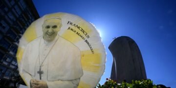 Desde el hospital, papa Francisco pide “desarmar las palabras, para desarmar las mentes y desarmar la Tierra”