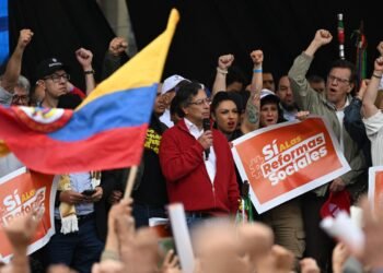 Petro, al finalizar marcha en Plaza de Bolívar: “Arranca la consulta popular, la movilización es permanente y creciente”