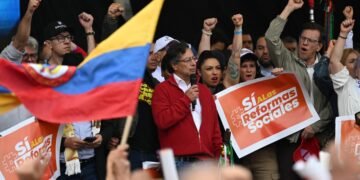 Petro, al finalizar marcha en Plaza de Bolívar: “Arranca la consulta popular, la movilización es permanente y creciente”