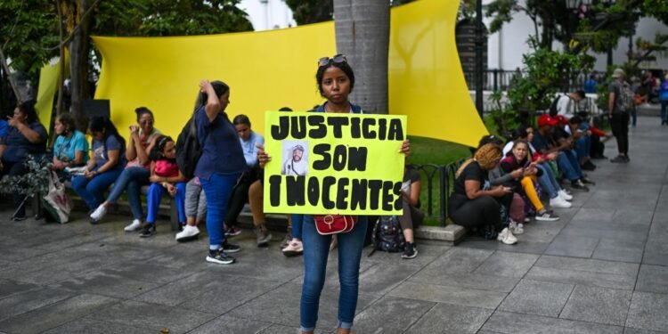 “La pesadilla americana”: angustia por venezolanos deportados por Trump a El Salvador