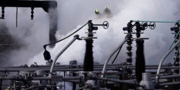 ¿Atentado o accidente? Policía antiterrorista investiga grave incendio en aeropuerto de Londres