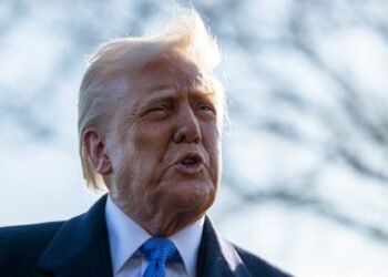 Trump anuncia aranceles de 25% a países que compren petróleo y gas a Venezuela
