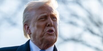 Trump anuncia aranceles de 25% a países que compren petróleo y gas a Venezuela