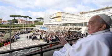 Papa Francisco reaparecerá en público el Domingo de Pascua, anuncia el Vaticano