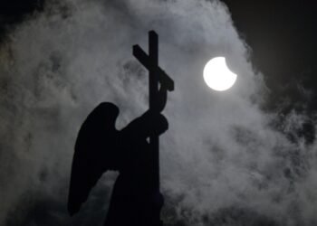 Eclipse solar parcial se apreció en parte del hemisferio norte