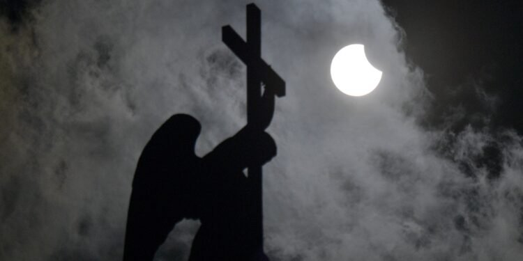 Eclipse solar parcial se apreció en parte del hemisferio norte