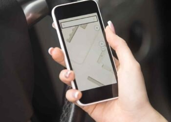 Mujer se lanzó por ventana de un carro solicitado por APP al sentirse drogada