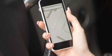 Mujer se lanzó por ventana de un carro solicitado por APP al sentirse drogada