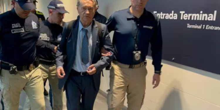 Tras llegar a Colombia, Carlos Lehder fue trasladado a la sede de la Dijin