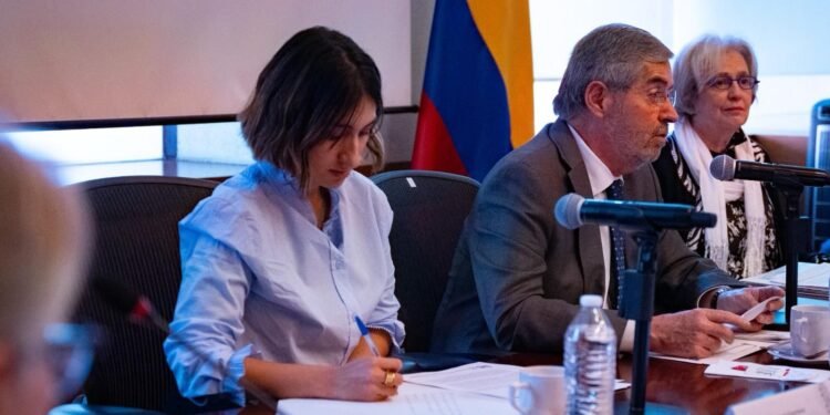 Colombia y México anuncian medidas para frenar “trato indigno” a colombianos que viajan a ese país