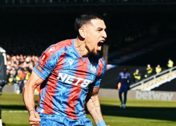 Gol de Daniel Muñoz con Crystal Palace