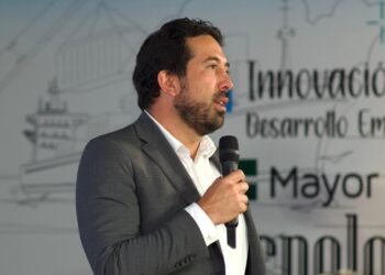 Llueven críticas por la salida de Diego Guevara del Ministerio de Hacienda
