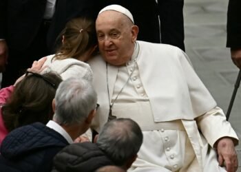 El papa Francisco cumple 12 años de pontificado, mientras su salud mejora