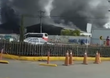 Incendio de grandes proporciones en parque industrial de Mosquera