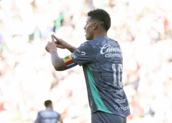 León perdió su primer partido con James en el equipo