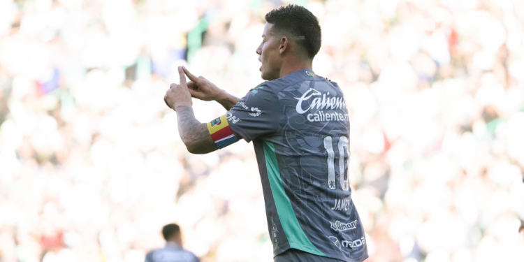 León perdió su primer partido con James en el equipo