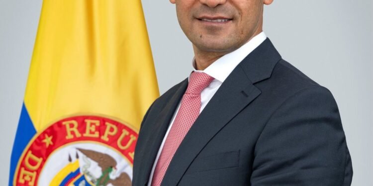 Empezó la era Sánchez en el ministerio de Defensa: “Estoy dispuesto a arriesgar mi vida para proteger a la República”