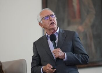 Minsalud cumplió la orden de Petro: denunció a Audifarma ante la Fiscalía