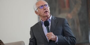 Minsalud cumplió la orden de Petro: denunció a Audifarma ante la Fiscalía