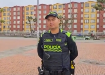 Habla policía que salvó a mujer de ahogarse en humedal Juan Amarillo: "Pensé en mi abuela"