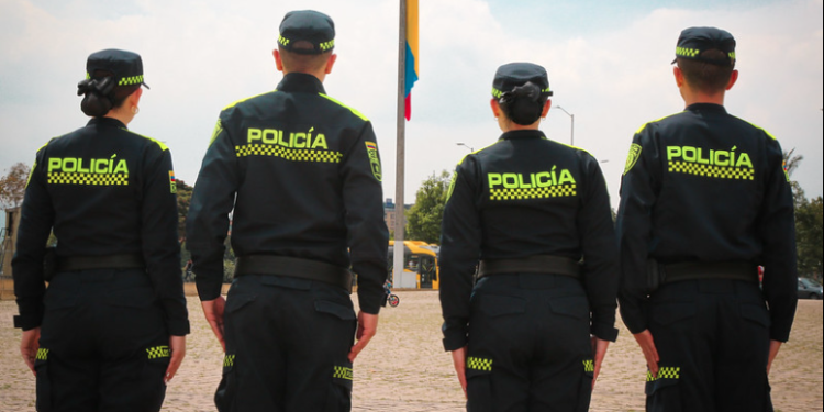 Tras resistirse a una requisa, hombre le disparó a mujer policía en Medellín