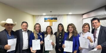 La reforma laboral se queda sin oxígeno en el Congreso: Petro lanza advertencias al Legislativo