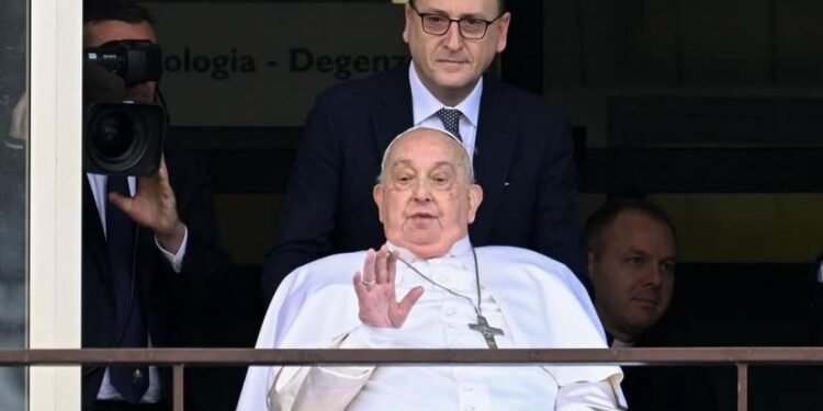El Papa Francisco reaparece y bendice a los fieles: “¡Gracias a todos!”