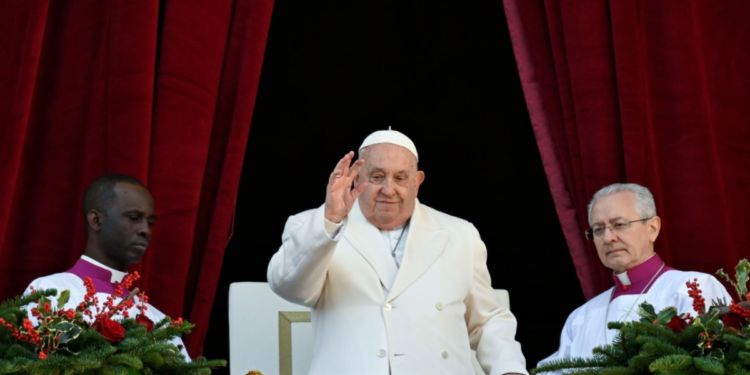 El papa Francisco sigue estable e inició fisioterapia motora