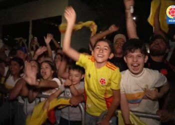 La noche antes del compromiso de eliminatorias, los fanáticos de la ‘tricolor’ se hicieron sentir en Brasilia apoyando al equipo.